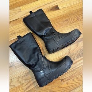 Ugg Women’s 8 Black Chunky Leather And Rubber Snow Boot Shearling Lined